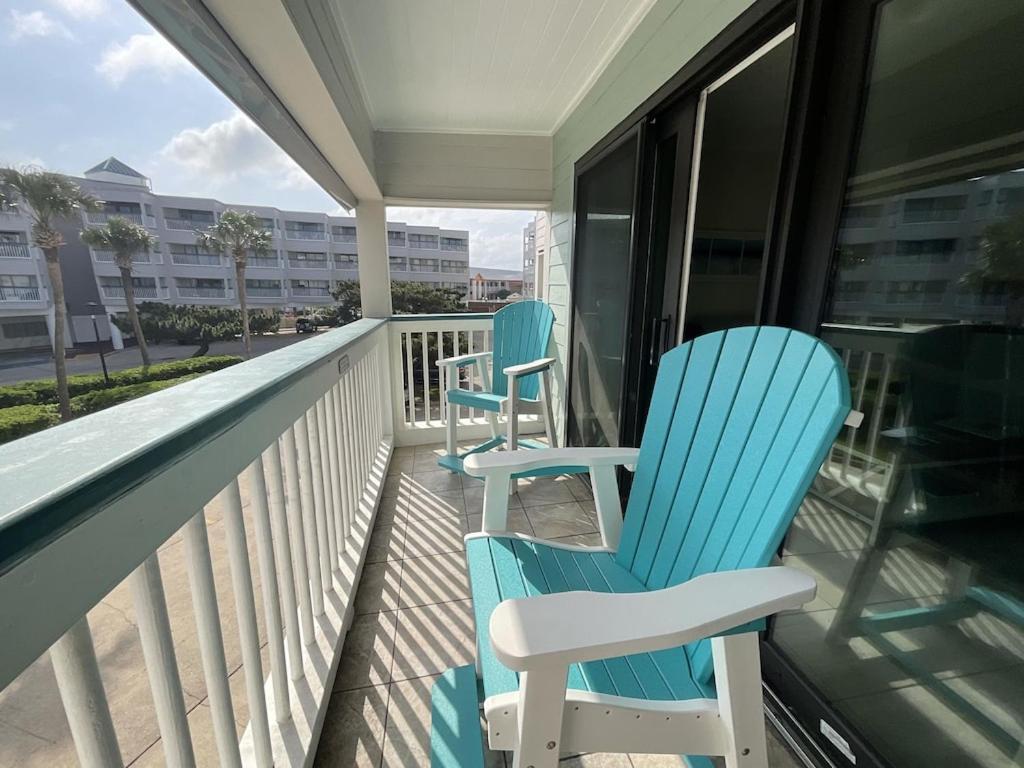 Sun Splashed Condo! Steps To Beach And 2 Pools Galveston Island Exteriör bild