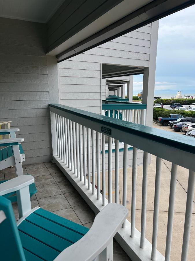 Sun Splashed Condo! Steps To Beach And 2 Pools Galveston Island Exteriör bild