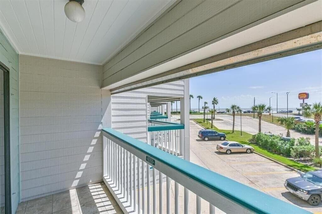 Sun Splashed Condo! Steps To Beach And 2 Pools Galveston Island Exteriör bild