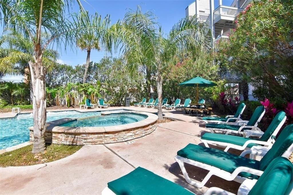 Sun Splashed Condo! Steps To Beach And 2 Pools Galveston Island Exteriör bild